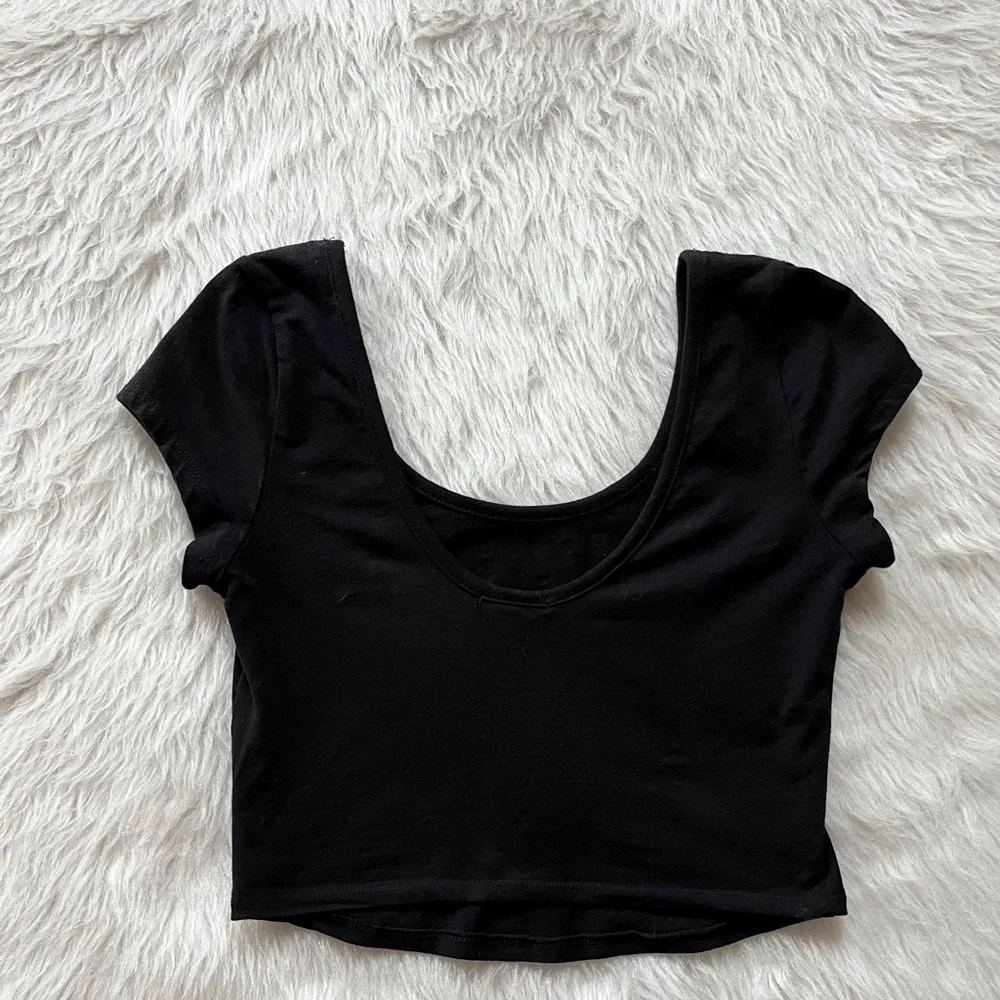 Bozzolo Black Studden Crop Top Size Medium - Picture 7 of 11